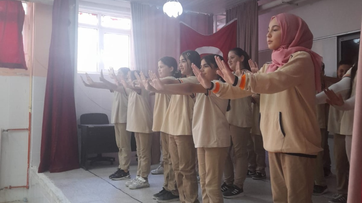 İlköğretim Haftası Okulumuzda Coşkuyla Kutlandı